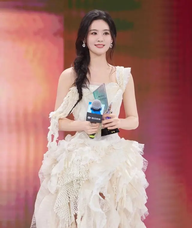 翟一莹年演20+部短剧引行业关注，高产模式冲击表演深度：相关图片